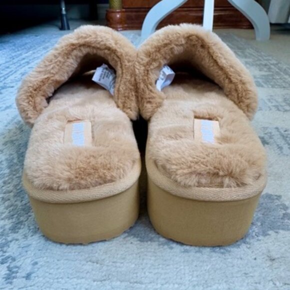 Muk Luks Kirstey Tan Fuzzy Platform Slippers NWOT - Picture 6 of 11